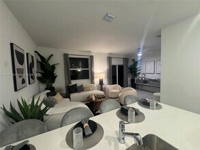 2738 SE 24th Terrace in Homestead, FL - Building Photo - Building Photo