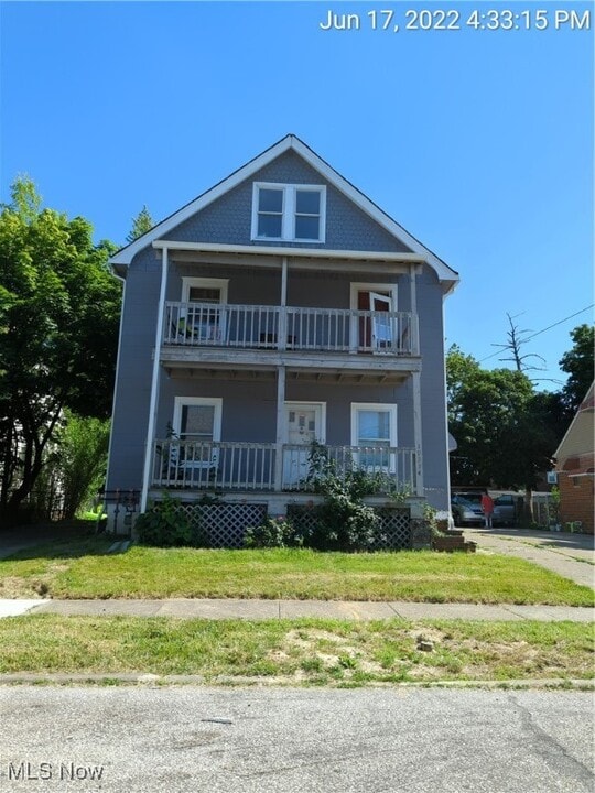 19314 Cherokee Ave in Cleveland, OH - Building Photo