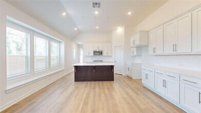 570 Sand Branch Dr in Conroe, TX - Building Photo - Building Photo