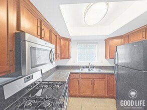 800 Sea Cliff Way in Oceanside, CA - Building Photo - Building Photo