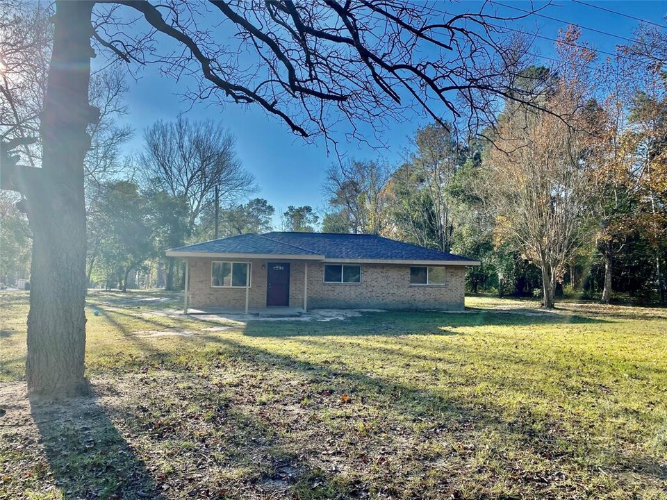 1800-1150 TX-150 in New Waverly, TX - Building Photo