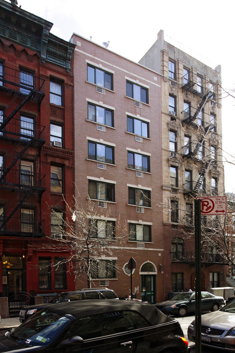 609 E 11th St in New York, NY - Building Photo