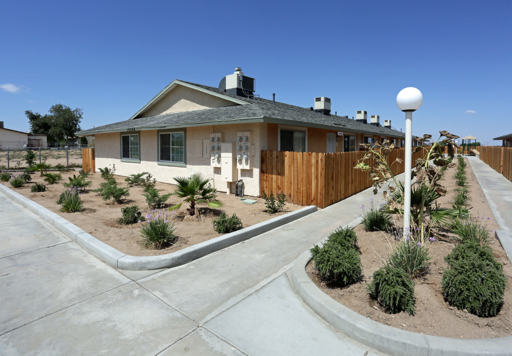 16344 Sultana St in Hesperia, CA - Building Photo