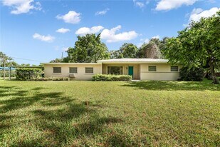 6445 SW 46th Terrace in Miami, FL - Building Photo