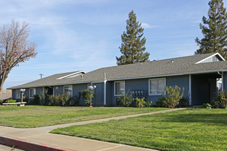 Silver Birch Apartments in Huron, CA - Building Photo - Building Photo