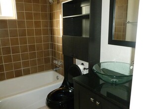 1230 Manzano Way in Sunnyvale, CA - Building Photo - Building Photo