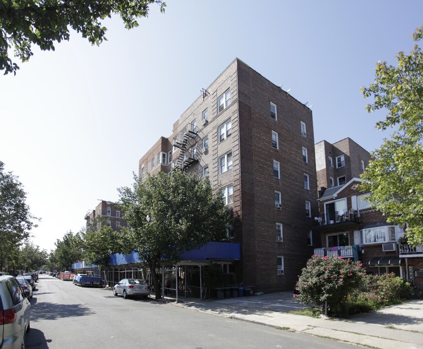 140 E 2nd St in Brooklyn, NY - Foto de edificio