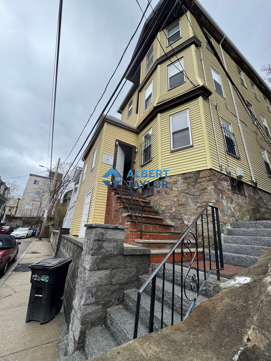 8 Eldora St, Unit 2 in Boston, MA - Foto de edificio