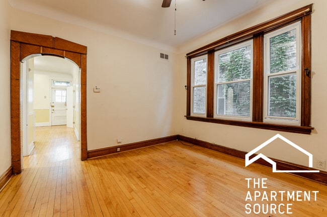 2132 W Iowa St, Unit 1