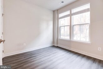 13927 Airfoil Rd in Herndon, VA - Building Photo - Building Photo