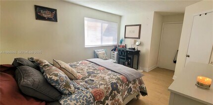 12400 Vista Isles Dr in Plantation, FL - Building Photo - Building Photo