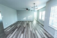 102 Marsden St photo'