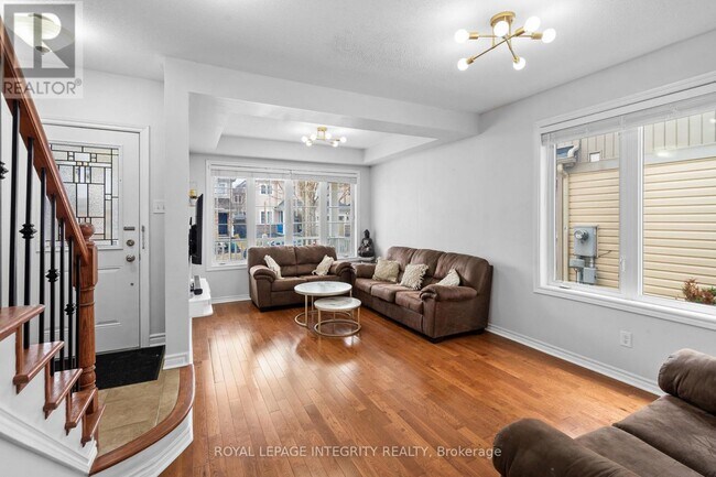 102 Sonesta Cir in Ottawa, ON - Building Photo - Building Photo