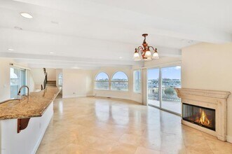 1701 S Crescent Ave in Los Angeles, CA - Building Photo - Building Photo