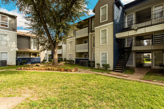 Chestnut Hill in Houston, TX - Building Photo - Building Photo