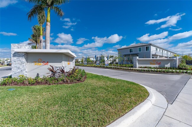 721 SE 13th St Cir in Homestead, FL - Building Photo - Building Photo