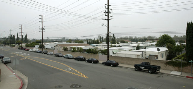 14092 Browning Ave in Tustin, CA - Foto de edificio - Building Photo