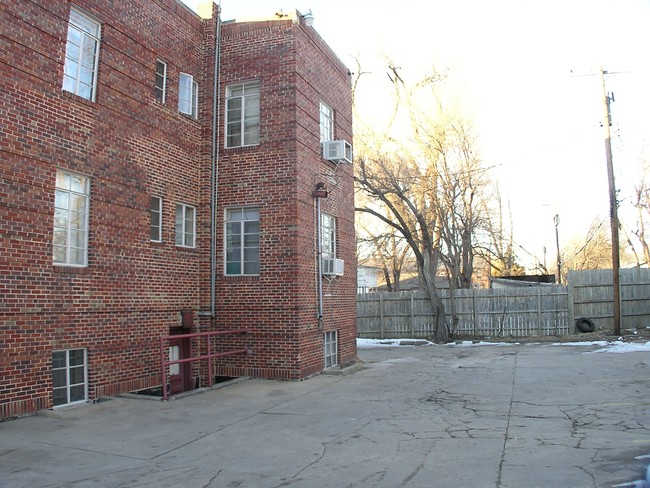 Douglas Heights in Wichita, KS - Building Photo - Building Photo