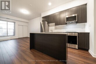 2433 Dufferin St in Toronto, ON - Building Photo - Building Photo