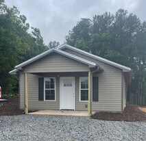 173 Steve Nix Rd in Seneca, SC - Building Photo