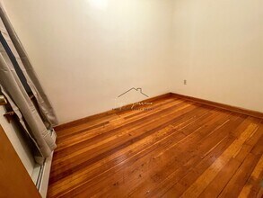 369 Centre St, Unit 2 in Boston, MA - Foto de edificio - Building Photo