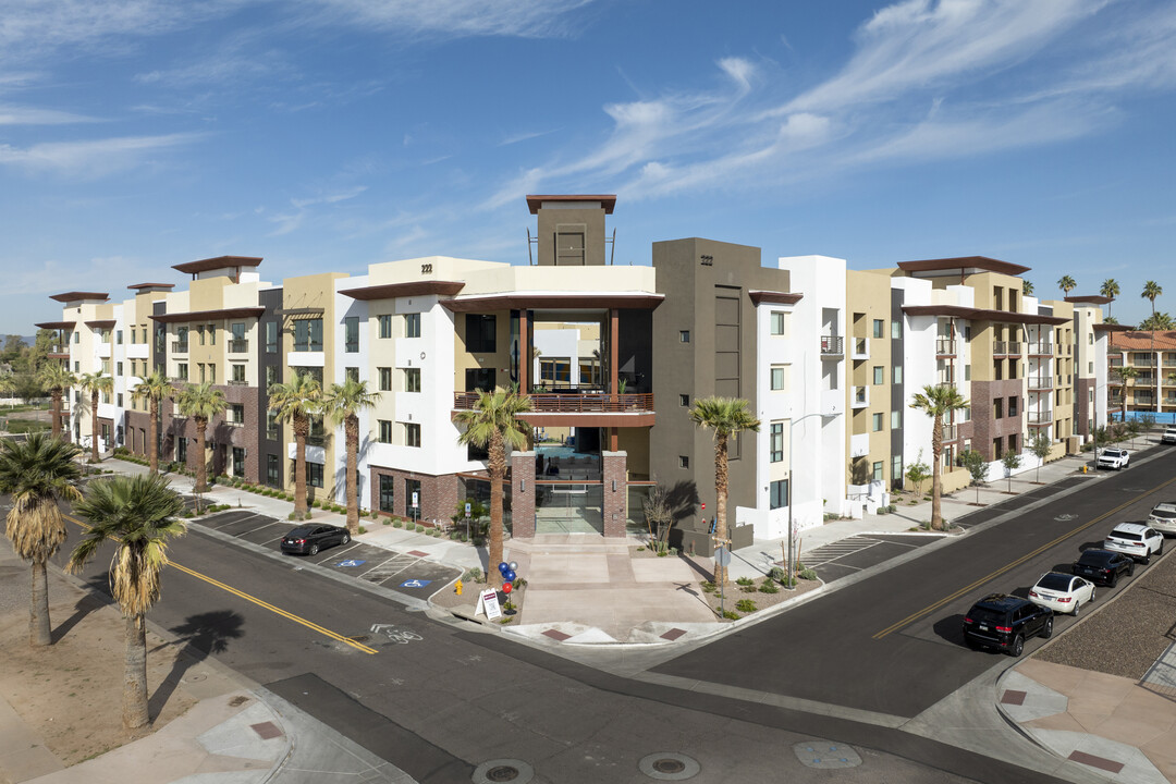 DC Heights Apartments in Chandler, AZ - Building Photo