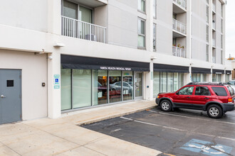 Sheridan House in Wilmette, IL - Building Photo - Building Photo