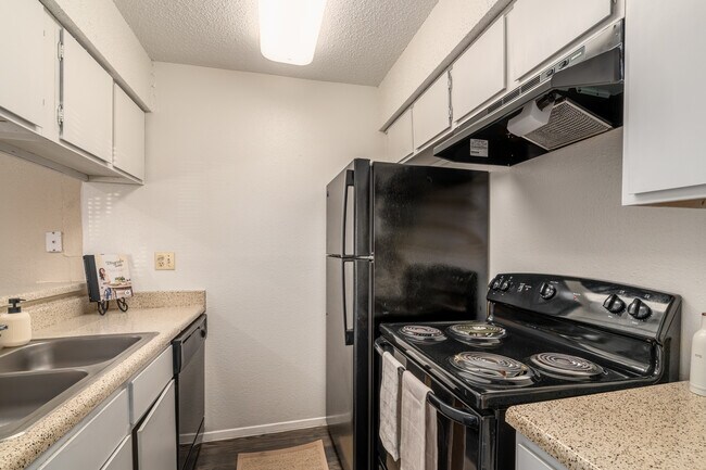 High Point Village in Austin, TX - Building Photo - Building Photo