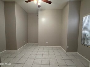 231 E Krista Way in Tempe, AZ - Foto de edificio - Building Photo