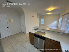 6273 Ashbury Palms Dr in Tampa, FL - Building Photo - Building Photo