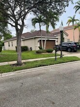 1538 Winterberry Ln in Weston, FL - Building Photo - Building Photo
