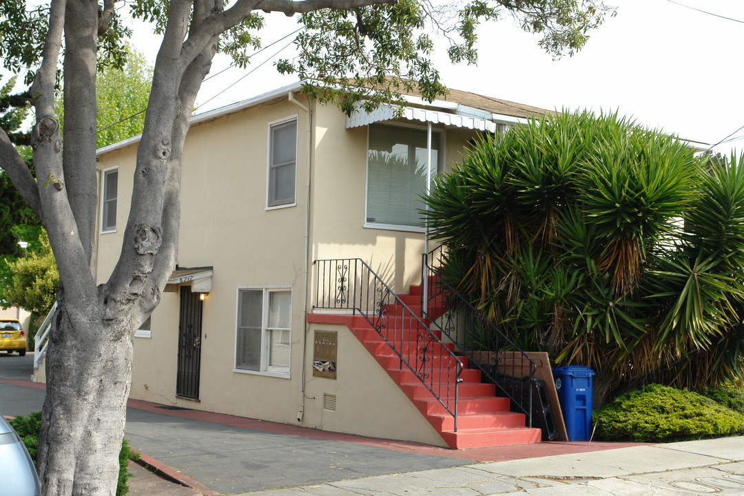 6719 Portola Dr in El Cerrito, CA - Building Photo