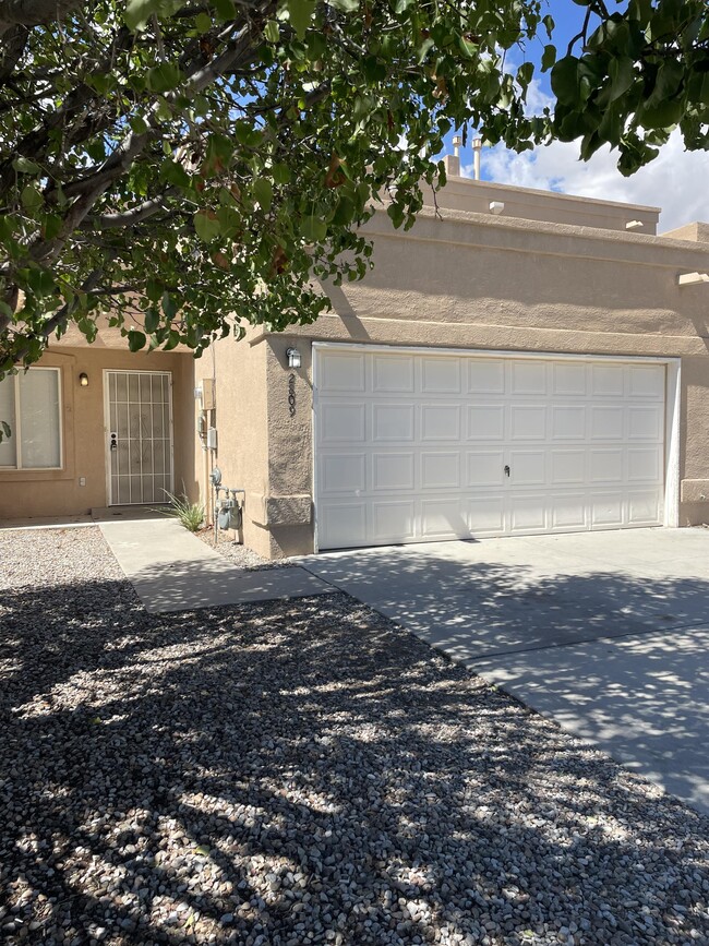 2809 Quail Pointe Dr NW in Albuquerque, NM - Building Photo - Building Photo