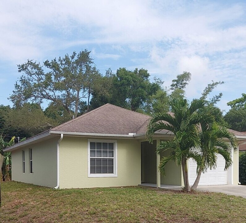 1315 20th Ave SW in Vero Beach, FL - Building Photo