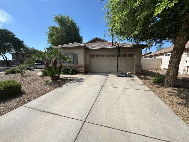 property at 1861 E Oakland St