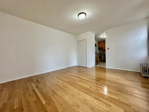 401 E 68th St, Unit 5C in New York, NY - Building Photo - Building Photo