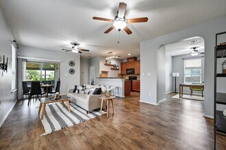 451 New Bridge Dr in Kyle, TX - Building Photo - Building Photo