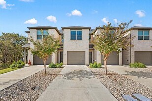 1218 Chestnut Ct in Runaway Bay, TX - Building Photo