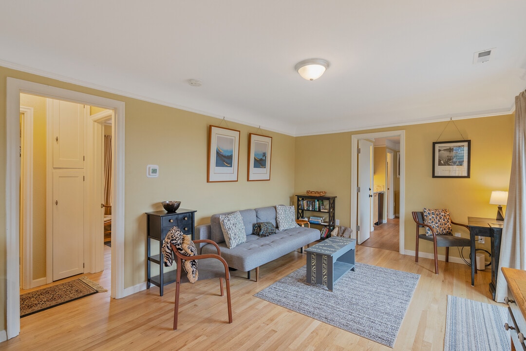 6718 SW 36th Ave in Portland, OR - Foto de edificio