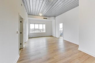 5885 Colorado Ave NW, Unit 401 in Washington, DC - Building Photo - Building Photo