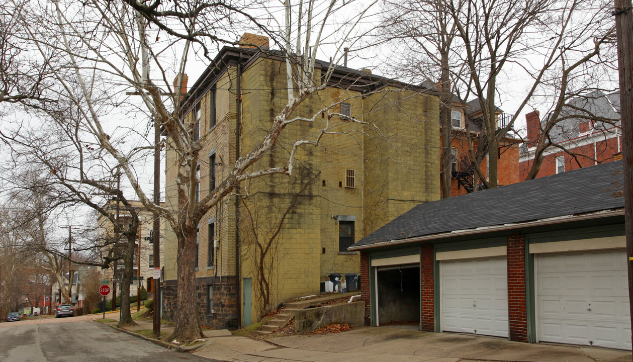 400 Whitney Ave in Pittsburgh, PA - Building Photo