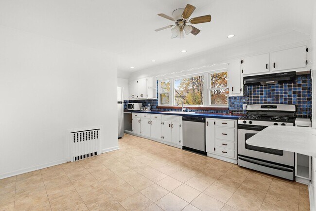 97 Riverview Ave in Cliffside Park, NJ - Building Photo - Building Photo