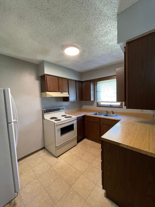 property at 1147-1147 Oleson Rd