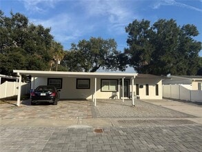 5617 Gateway Dr in Tampa, FL - Building Photo - Building Photo