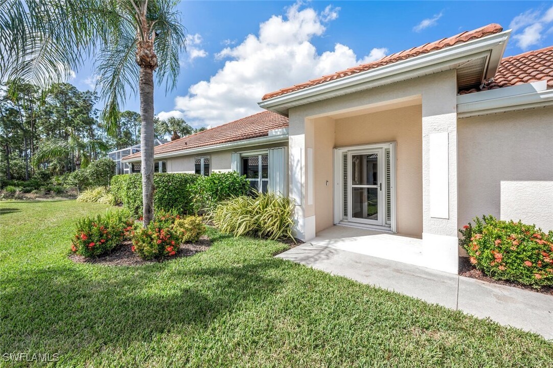 5893 Northridge Dr in Naples, FL - Foto de edificio