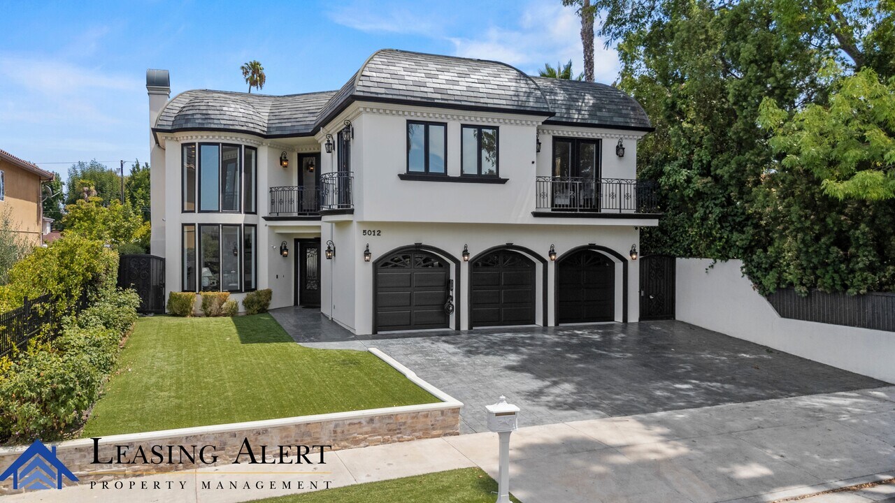 5011 Hayvenhurst Ave in Los Angeles, CA - Building Photo