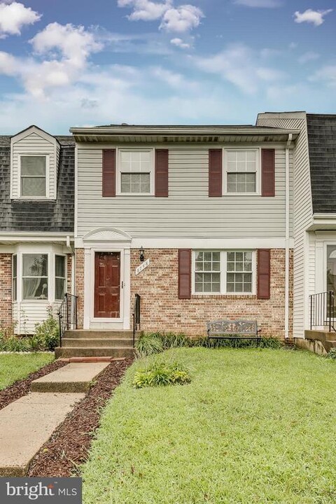 8748 Bretton Woods Dr in Manassas, VA - Building Photo