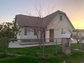 1815 Potomac Ave in Bakersfield, CA - Building Photo