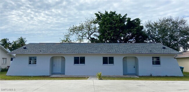 property at 1720 SW Santa Barbara Pl
