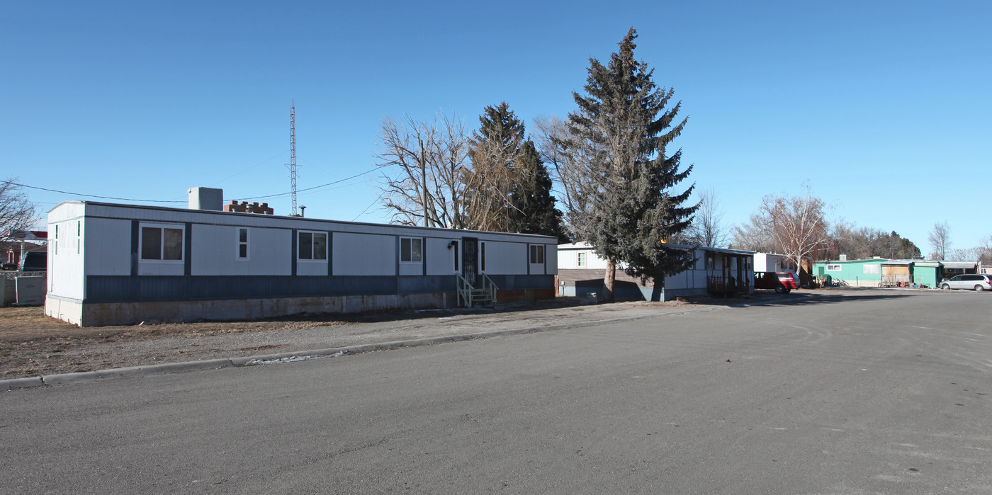 300 E 27th St in Burley, ID - Building Photo